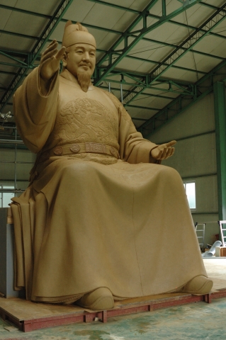 “광화문 세종대왕 동상, 소매맵시까지 세심하게”…본격적인 동상 제작 착수