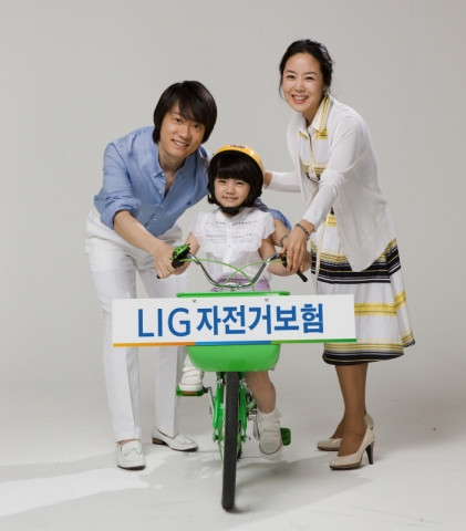 LIG손해보험은 30일, 연간 보험료 5만원으로 자전거 운행 중 상해사고와 일반 교통상해, 배상책임 등을 보장하는 개인용 자전거보험 상품 ‘LIG자전거보험’을 출시했다. 특히 19