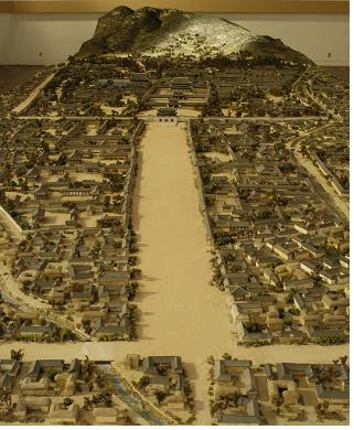 1890년대(상) 및 일제강점기 광화문(하) (12.0m×가로 3.5m, 한국전통문화학교 소장)