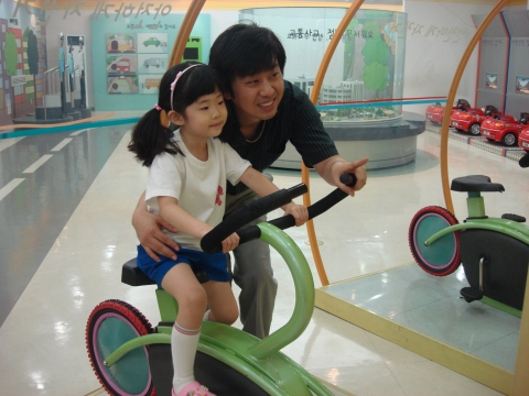 아빠와 함께 자전거 체험하기