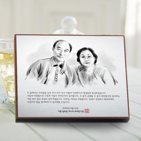 최근들어 가족이나 부부, 부모님의 기념일 선물로 인물 아트패가 인기를 끌고 있다.