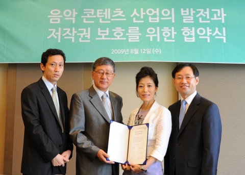 한국음악저작권협회-한국음악실연자연합회-NHH이 12일 ‘음악 콘텐츠 산업의 발전과 저작권 보호 등을 위한 공동협약’을 맺고, 음악 콘텐츠 산업의 발전, 저작권 보호, 이용자의 공정
