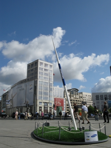 삼성전자는 베를린 최대 번화가인 포츠다머 플라츠(Potsdamer Platz) 육상대회를 연상시키는 창 모양의 이색 조형물을 설치, 운영 중에 있으며, 슈테피 네리우스의 우승 이후 더 큰 인기를 끌고 있다.