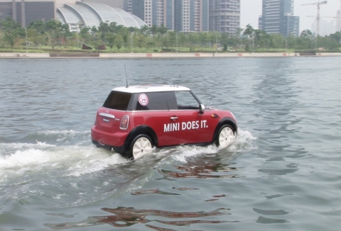MINI, 휴가철 해운대에서 게릴라 마케팅 진행