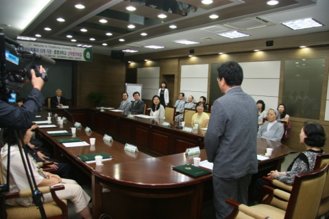 부산지역사회복지 13개기관과의 협정체결장면3