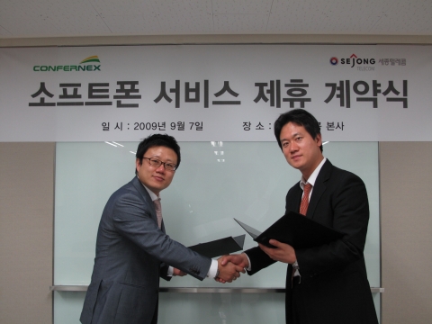 컨퍼넥스(대표:안성호)가 ㈜세종텔레콤(대표 :김형진)과 서비스 및 업무에 관한 제휴계약을 맺어 국산 기술을 기반으로 개발된 VoIP 통신 서비스를 선보인다.