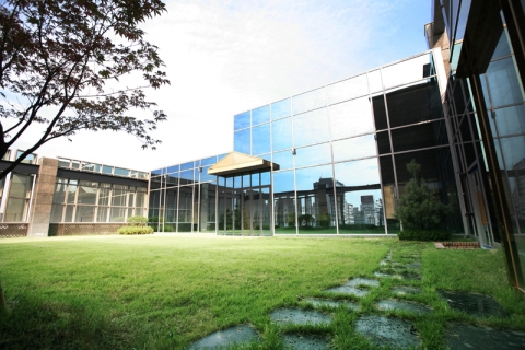 2009년 10월 강남구 논현동에 새롭게 선보이게 될 예정인 웨딩공간 '웨딩컨벤션 헤리츠'