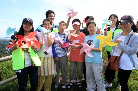 지적장애인과 제주 올레길 걷는 올레(Olleh) KT 사랑의 봉사단