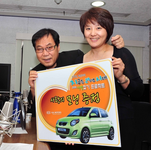 <지금은 라디오 시대> 진행자 조영남, 최유라 씨