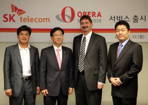 SK텔레콤과 세계 최대 모바일 웹 브라우저 제공사인 Opera Software社가 21일 SK 텔레콤 본사에서 만나 『Opera Mini』 도입 등 양사 협력방안에 대한 협의를 가