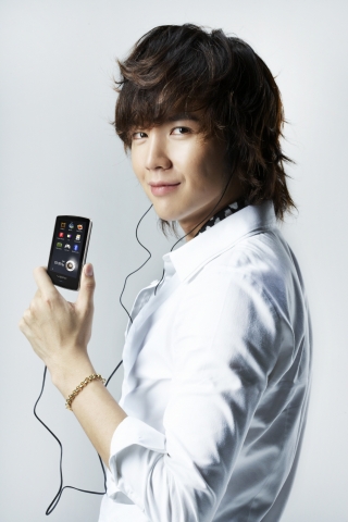 보는 MP3P ‘삼성 옙 아몰레드 M1’ 본격 출시