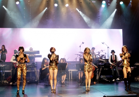 SK텔레콤은 신개념 음악 콘텐츠 ‘라이브 세션’을 15일부터 T스토어 (www.tstore.co.kr)와 SK브로드밴드 IPTV, 멜론(www.melon.com) 을 통해 선보인다