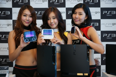 소니컴퓨터엔터테인먼트코리아가 새롭게 선보인 신형 PlayStation3 및 PSPgo
