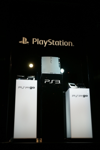 소니컴퓨터엔터테인먼트코리아가 새롭게 선보인 신형 PlayStation3 및 PSPgo