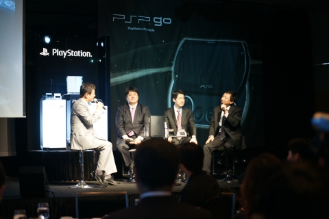 소니컴퓨터엔터테인먼트코리아가 신형 PlayStation3 및 PSPgo를 새롭게 선보이면서 개최한  프레스 컨퍼런스 토크쇼 장면