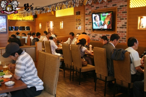 명품치킨 정통생맥주 전문점 닭's Family 프랜차이즈 창업 100호점 돌파
