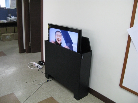 탐투스 TV 리프트(LCD TV 32형) 리프팅 사진 2