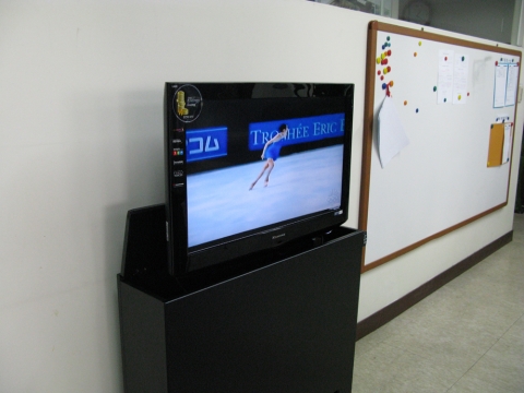탐투스 LCD TV 32형 리프트 제품 리프팅 사진 4