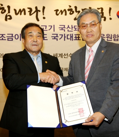 양돈자조금관리위원회(위원장 윤상익)는 7일 오전 인천국제공항에서 2009 세계태권도선수권대회에 참가하는 태권도 국가 대표팀의 선전을 기원하는 행사를 가졌다. 양돈자조금관리위원회 윤