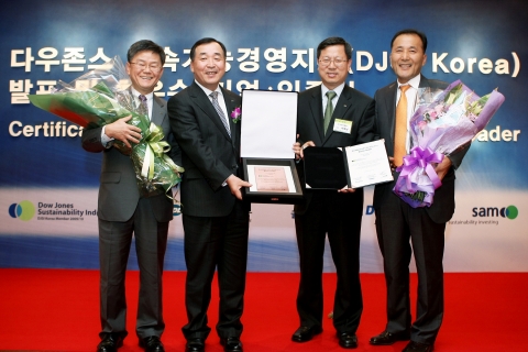 STX그룹 계열사인 ㈜STX, STX조선해양, STX엔진이 20일 코엑스 인터컨티넨탈호텔에서 열린 ‘DJSI Korea 발표 및 우수기업 인증식’에서 인증 기업으로 선정되었다. 특