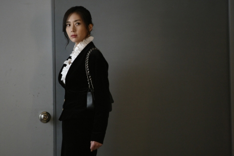 ‘시크릿’ 미스터리한 살인용의자 송윤아, 스틸 공개