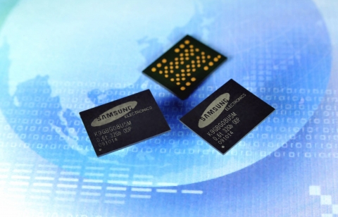 삼성전자가 새로 개발한 0.6mm 적층집 기술을 적용한 32GB 낸드플래시 적층칩