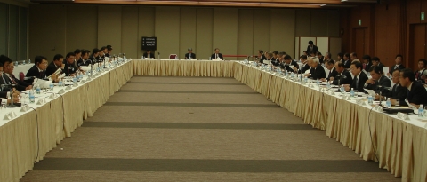 전경련은 4일 일본 경단련 회관에서 일본경제단체연합회와 공동으로 ‘제4차 한일 관광협력회의’를 개최했다. 이날 회의는 한국과 일본의 관광산업 관련 기업체 임직원 80여명이 참석한