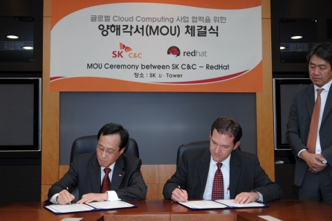 SK C&C(대표: 김신배 부회장, www.skcc.co.kr)는 레드햇(CEO: 짐 화이트허스트)과 지난 13일 성남 분당에 위치한 SK C&C 분당 본사에서 김신배 부회장과 짐