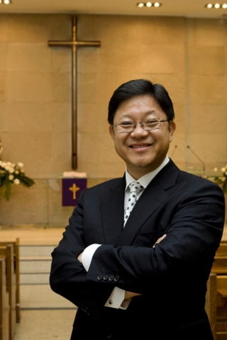 창조교회 담임목사 홍기영