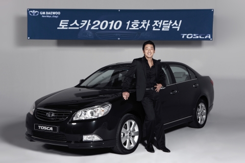 개성파 영화배우 하정우씨가 GM DAEWOO의 2010년형 토스카 '익스클루시브' 스페셜 에디션 모델의 1호차 주인공으로 선정됐다. 하정우씨는 토스카 '