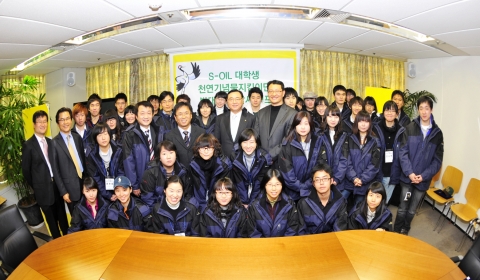 1.	에쓰-오일은 19일 여의도 63빌딩 본사에서 ‘대학생 천연기념물 지킴이단 발대식’을 열었다. 전국 대학 생물  생명과학 전공 학생과 대학원생, 동물보호동호회 회원 등으로 구성