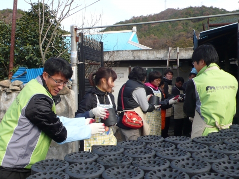 광해관리공단, 광주·전남 진폐재해자 가정에 사랑의 연탄배달