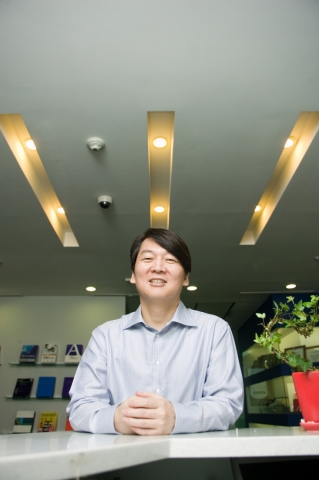 안철수 교수, 서울장학재단 홍보대사로 위촉