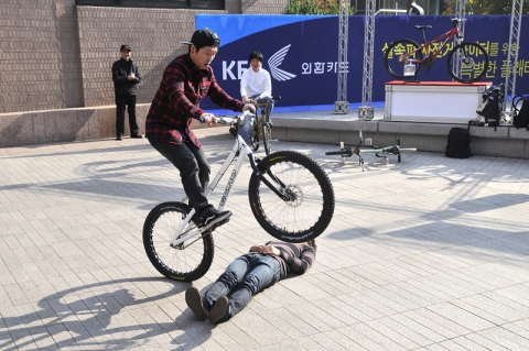 외환카드, ‘넘버엔 휠로(Wheelo)카드 출시기념 Bike Show’ 진행