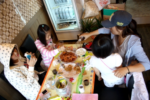 신종플루로 배달 전문 치킨 체인점 매출 상승