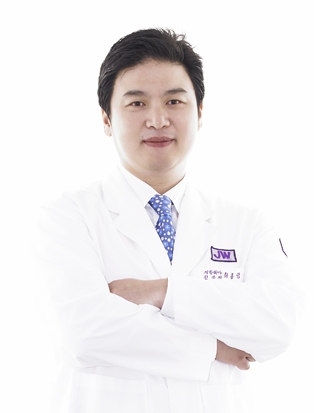 압구정 정원성형외과 최홍림 원장
