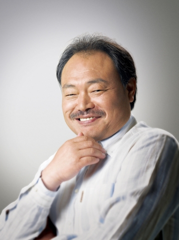 가수 김흥국, ‘작품 소장전’ 개최…수익금 장학재단 · 불우이웃돕기 성금 기부