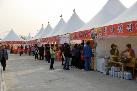 싱싱한 젓갈 판매가 한창인 2009년 강경발효젓갈축제