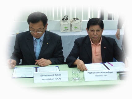 ▲환실련과 태국의 Thailand Environment Institute/ Thailand Environment Foundation와의 MOU 모습