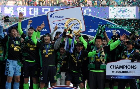 현대자동차는 쏘나타와 다양한 축구 용품을 경품으로 제공하는『전북현대모터스 2009 K리그 챔피언십 우승기념 감사 이벤트』를 실시한다고 9일 밝혔다.