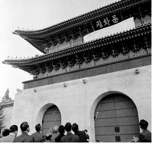 광화문 준공식 모습(1968)