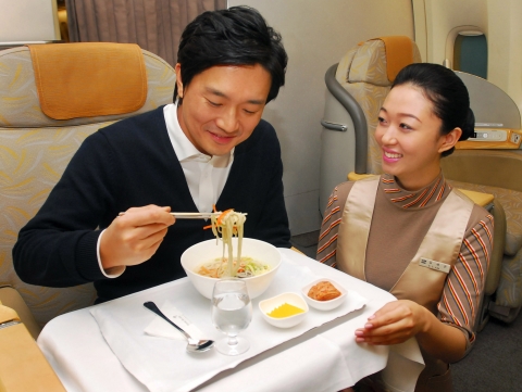 아시아나, “기내에서 뽕잎국수로 웰빙 즐기세요”