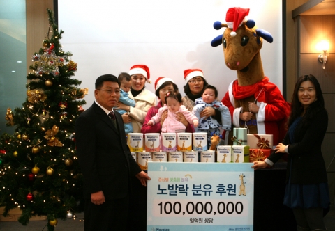 바이엘 헬스케어, 연말 맞아 홀트아동복지회에 1억원 상당 노발락 분유 기증