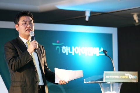 2013년 국내 최고의 IT서비스 기업 위한 5대 행동원칙을 발표 중인 하나아이앤에스 조봉한 사장