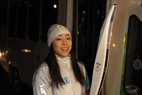 삼성전자가 19일 저녁(현지시간) 캐나다 토론토 인근 해밀턴市에서 삼성 애니콜 모델이자 하우젠 에어컨 모델인 피겨 선수 &#039;김연아&#039;가 밴쿠버 동계