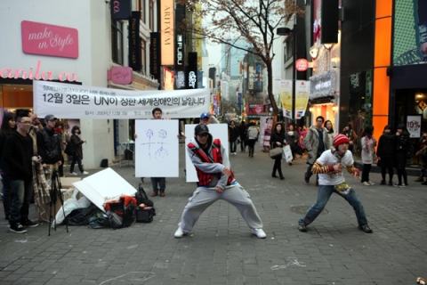 UCC스타들의게릴라공연