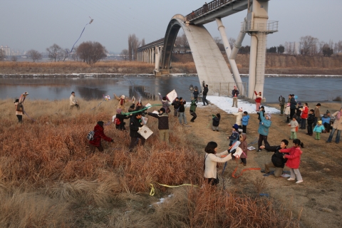 야외 연날리기