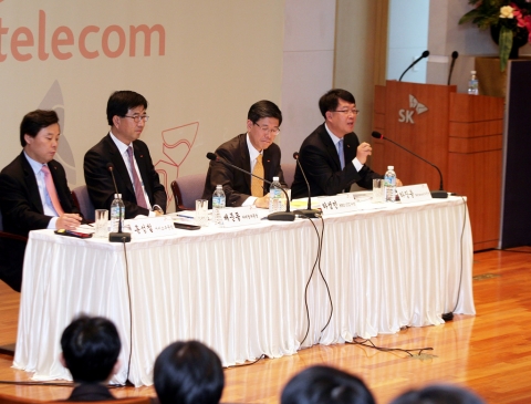 (왼쪽부터) 홍성철 서비스부문장, 배준동 마케팅부문장, 하성민 MNO CIC사장, 하장용 Network부문장