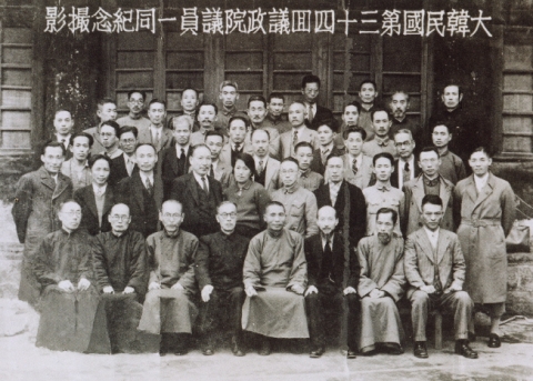 제34차 임시의정원 의회 개최 기념사진