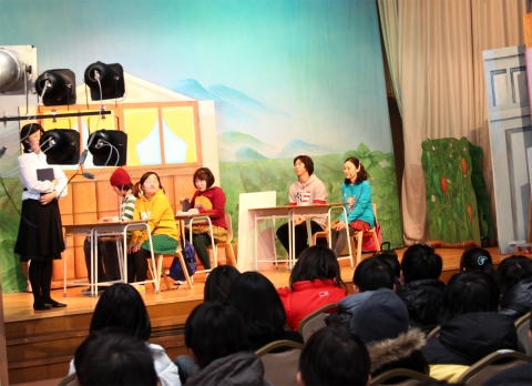 한국청소년단체협의회가 개최한 어린이 청소년 식생활개선 뮤지컬 시범공연이 지난 2월 3일 국제청소년센터(방화동)에서 서울 치현초교 학생 200명을 초청한 가운데 열렸다.